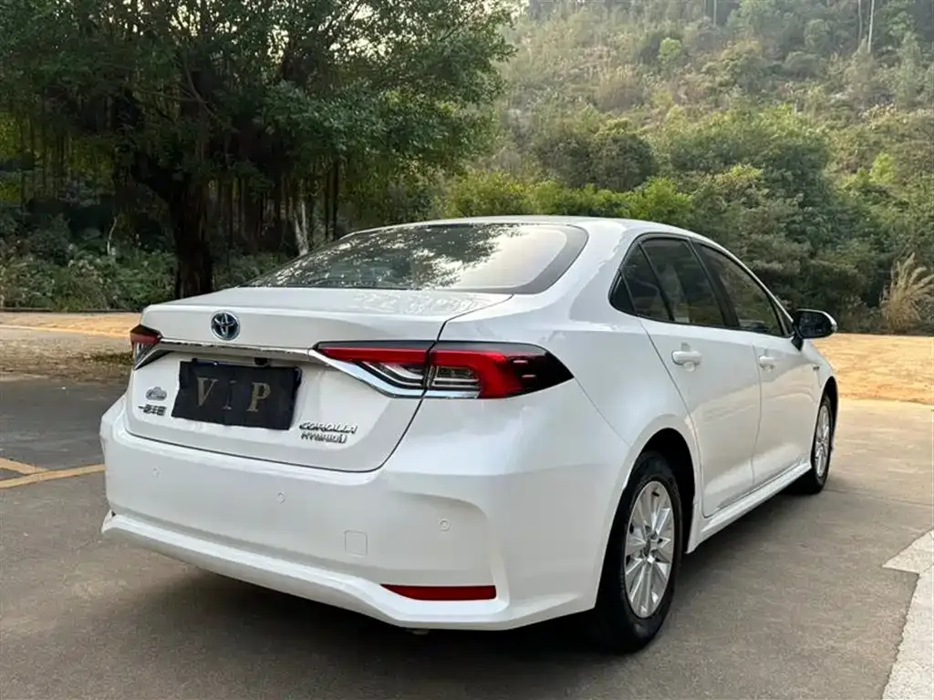 Toyota Corolla — фото 7