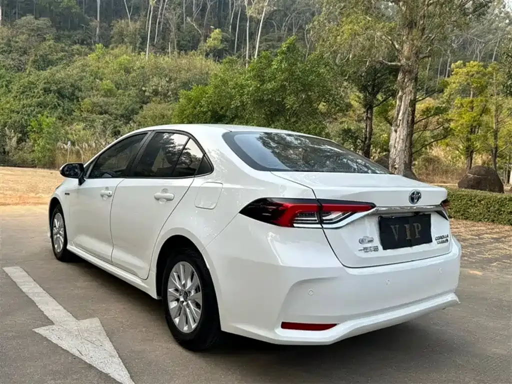 Toyota Corolla — фото 4