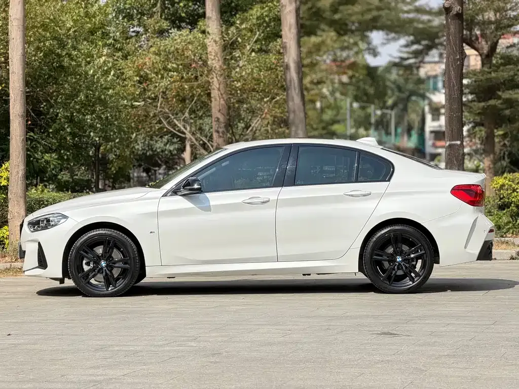 BMW 1 Series 2022 из CN, фото 4