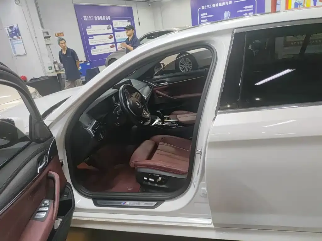 BMW 5 Series 2023 из CN, фото 3