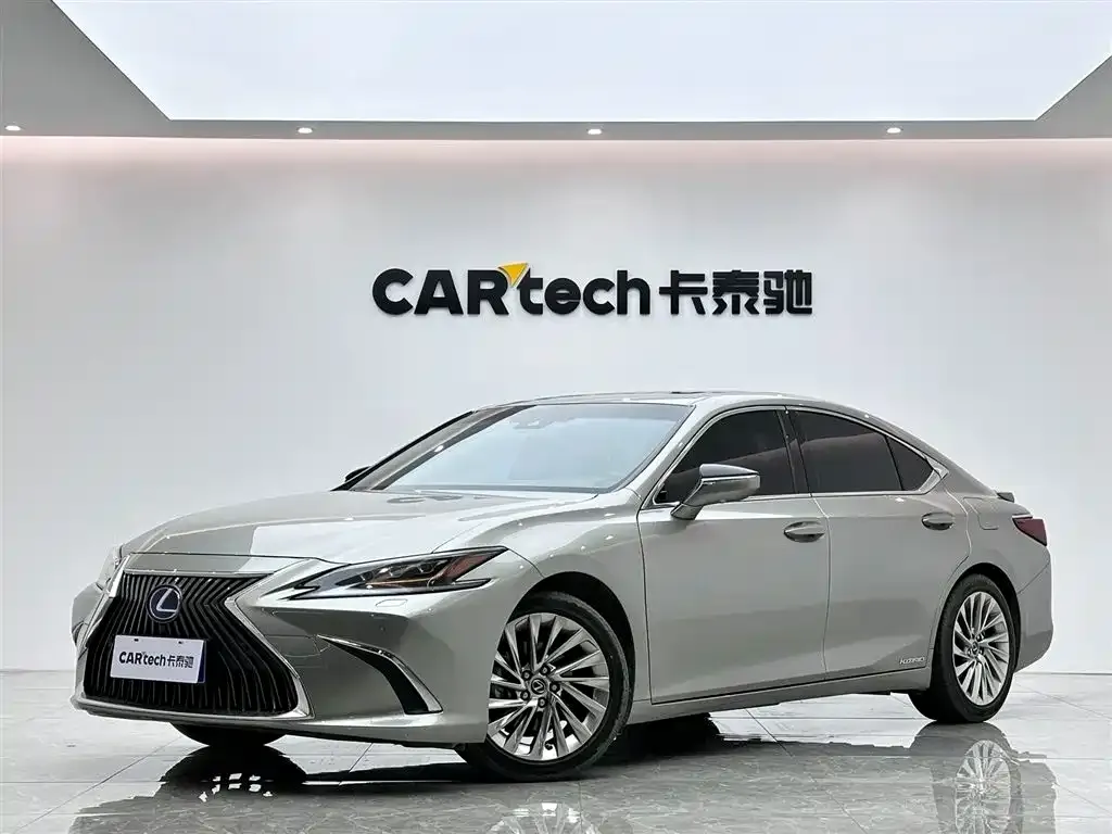 Lexus ES — фото 1