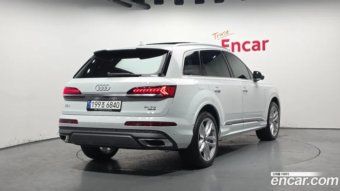 Audi Q7 2023 из KR, фото 10