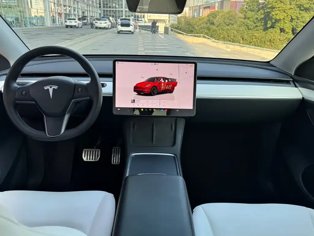 Tesla Model Y — фото 4