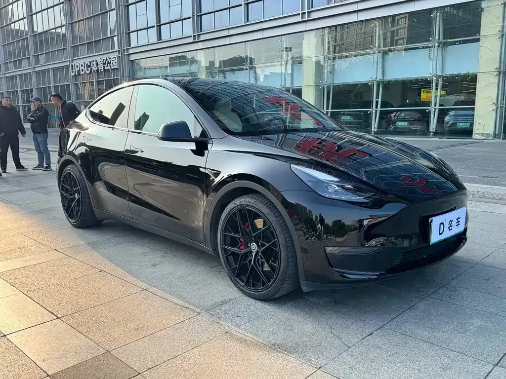 Tesla Model Y — фото 10