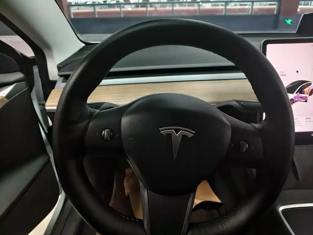 Tesla Model 3 — фото 4