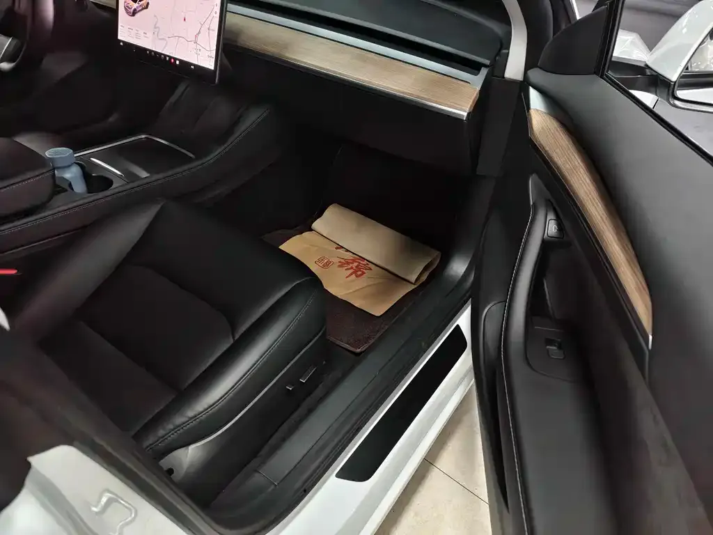 Tesla Model 3 — фото 9