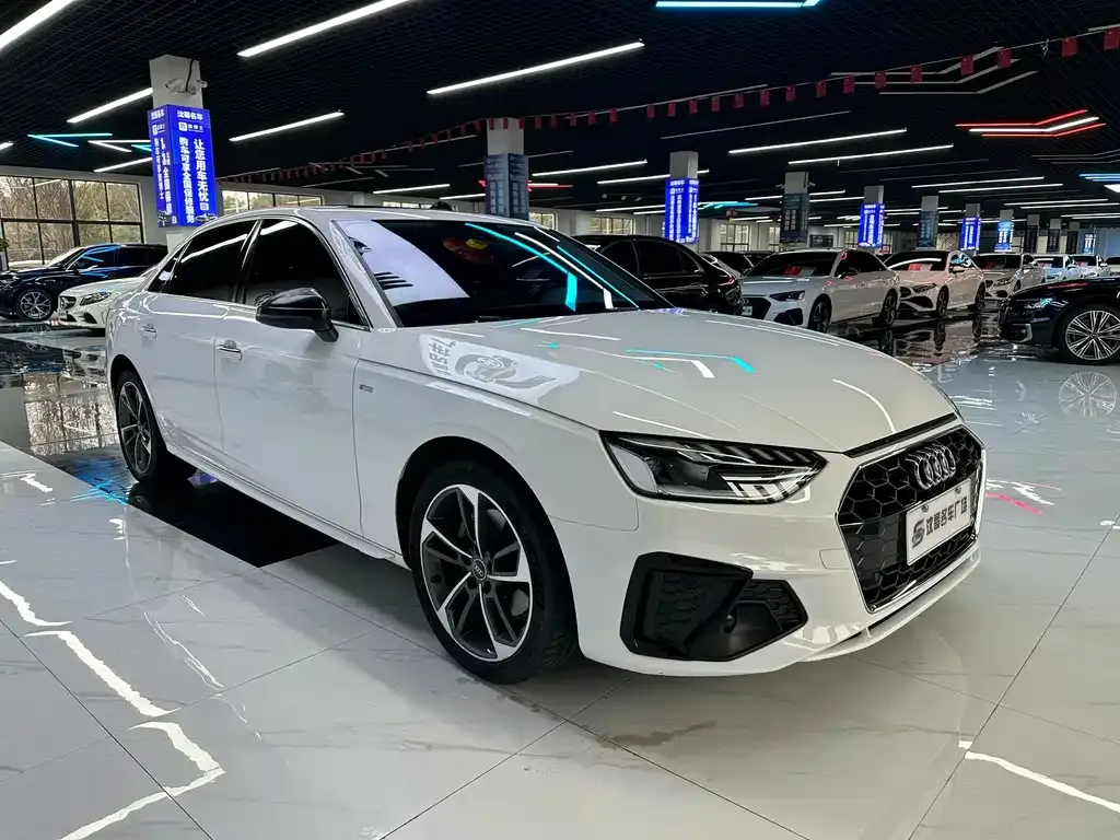 Audi A4L 2022 из CN, фото 4