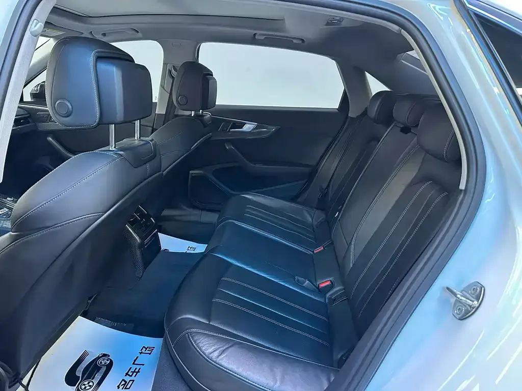 Audi A4L 2022 из CN, фото 9
