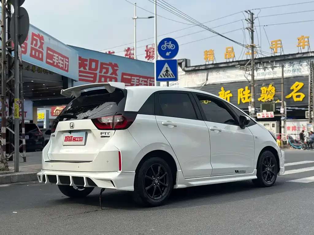 Honda Fit — фото 5