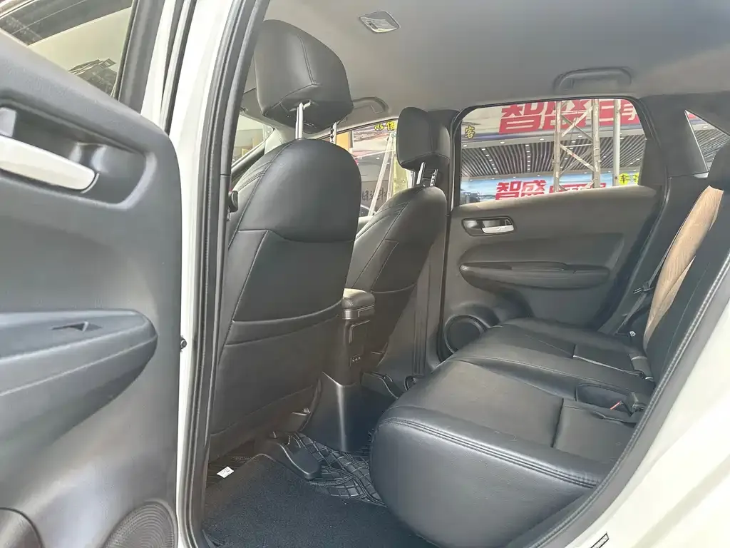 Honda Fit — фото 10