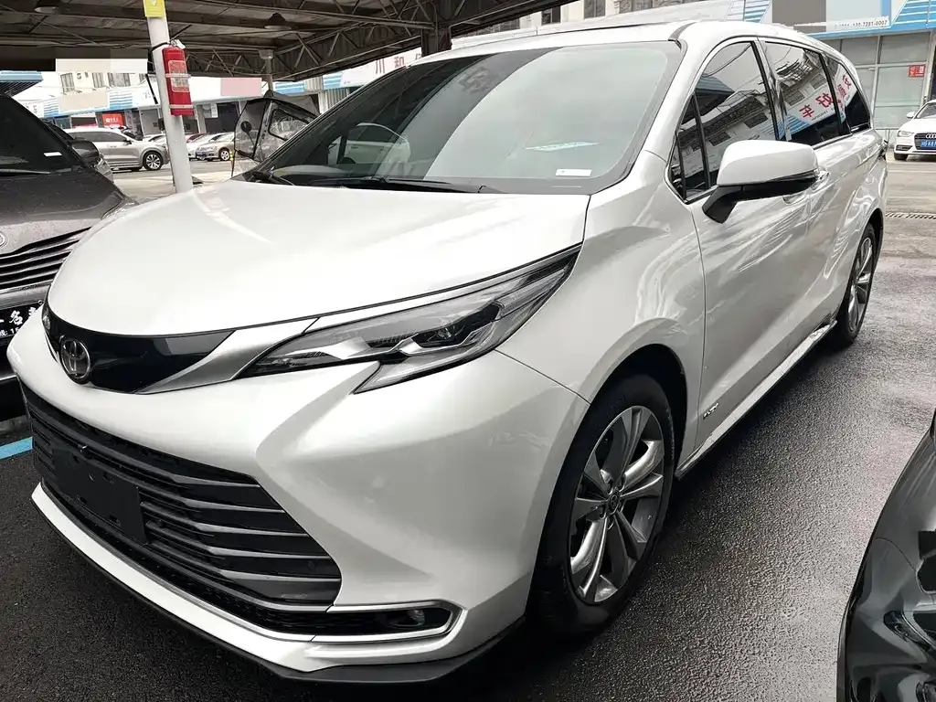Toyota Sienna 2024 из CN, фото 1