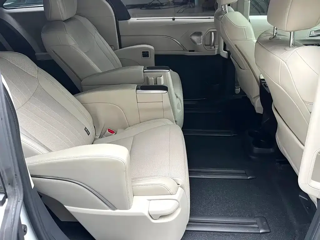 Toyota Sienna 2024 из CN, фото 7