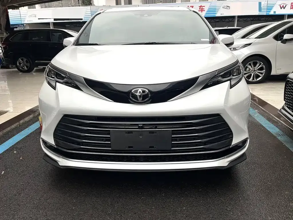 Toyota Sienna 2024 из CN, фото 3