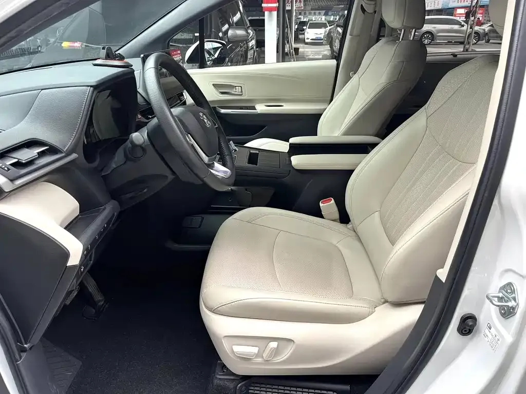Toyota Sienna 2024 из CN, фото 9
