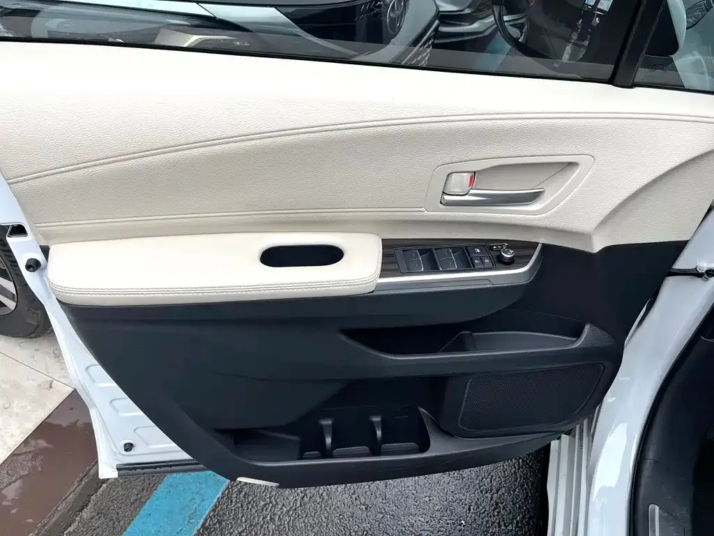 Toyota Sienna 2024 из CN, фото 2