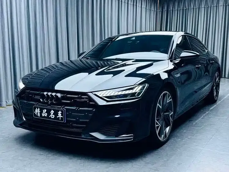 Audi A7L — фото 1