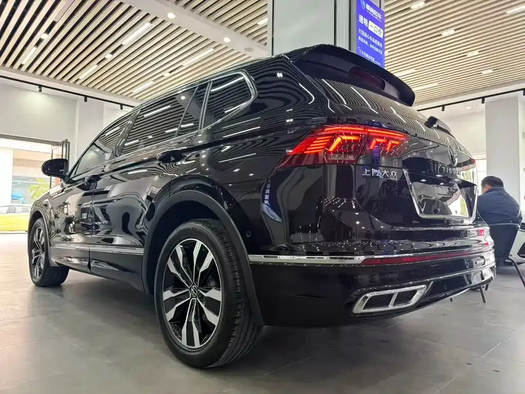 Volkswagen Tiguan L — фото 7