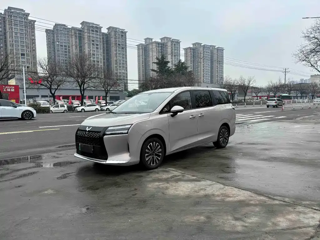 Wuling Starlight 730 New Energy — фото 1