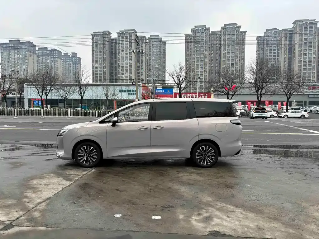Wuling Starlight 730 New Energy — фото 9