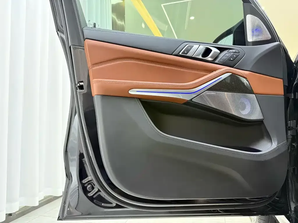 BMW X7 M60i 2025 из CN, фото 5