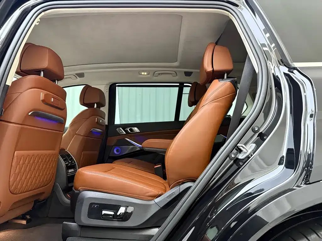 BMW X7 M60i 2025 из CN, фото 10