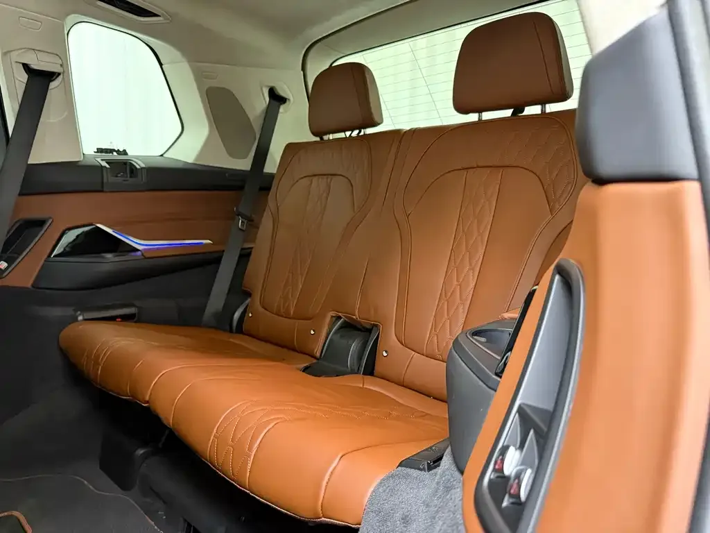 BMW X7 M60i 2025 из CN, фото 4