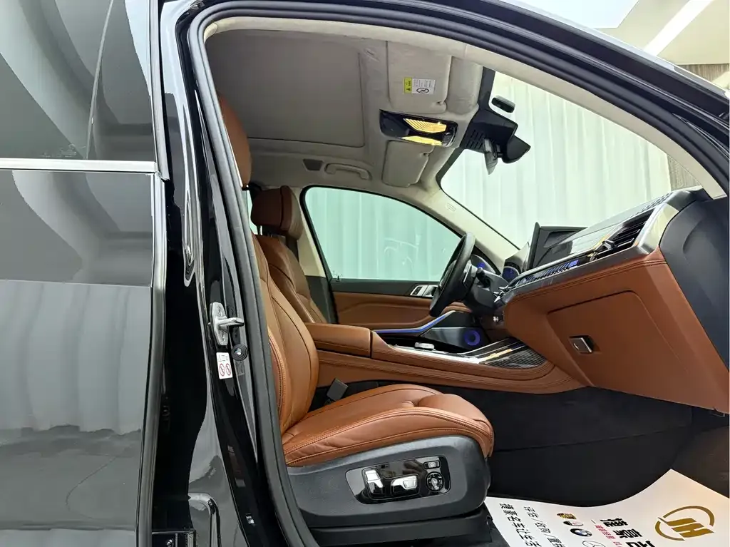 BMW X7 M60i 2025 из CN, фото 8