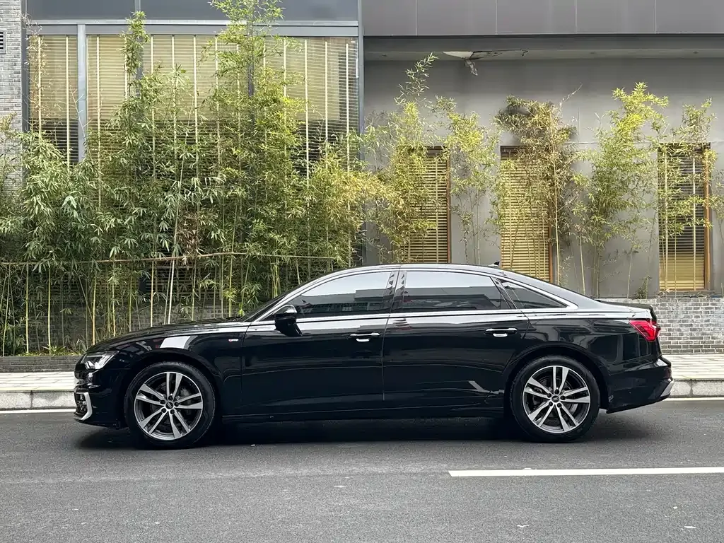 Audi A6L — фото 8