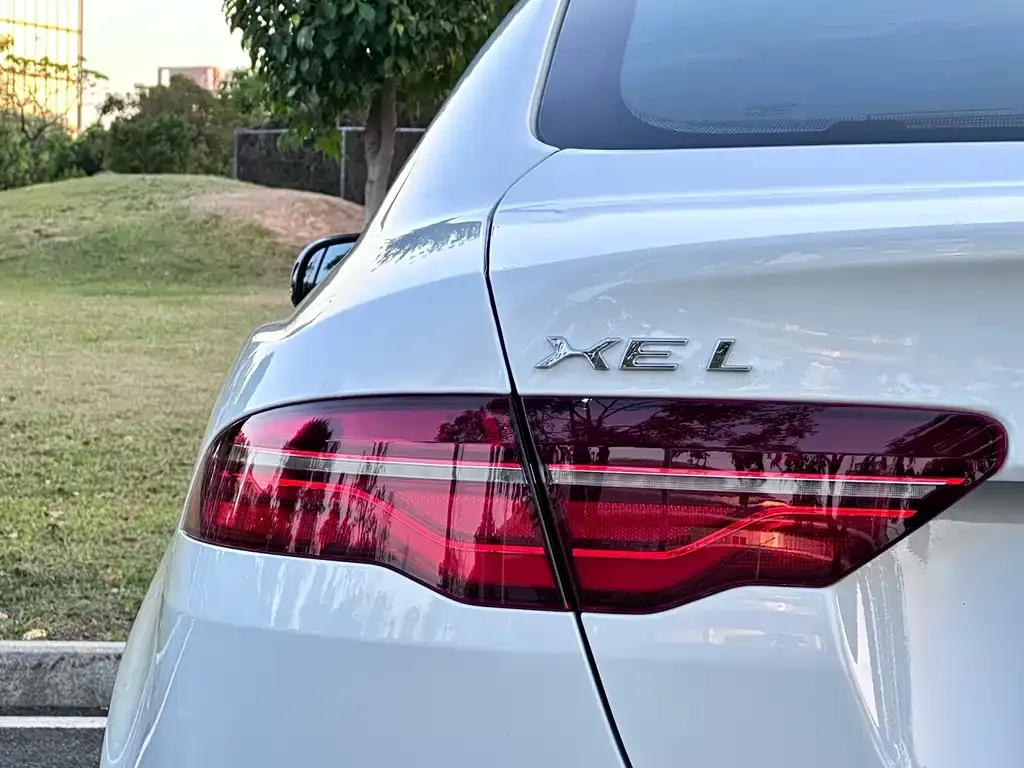 Jaguar XEL — фото 4