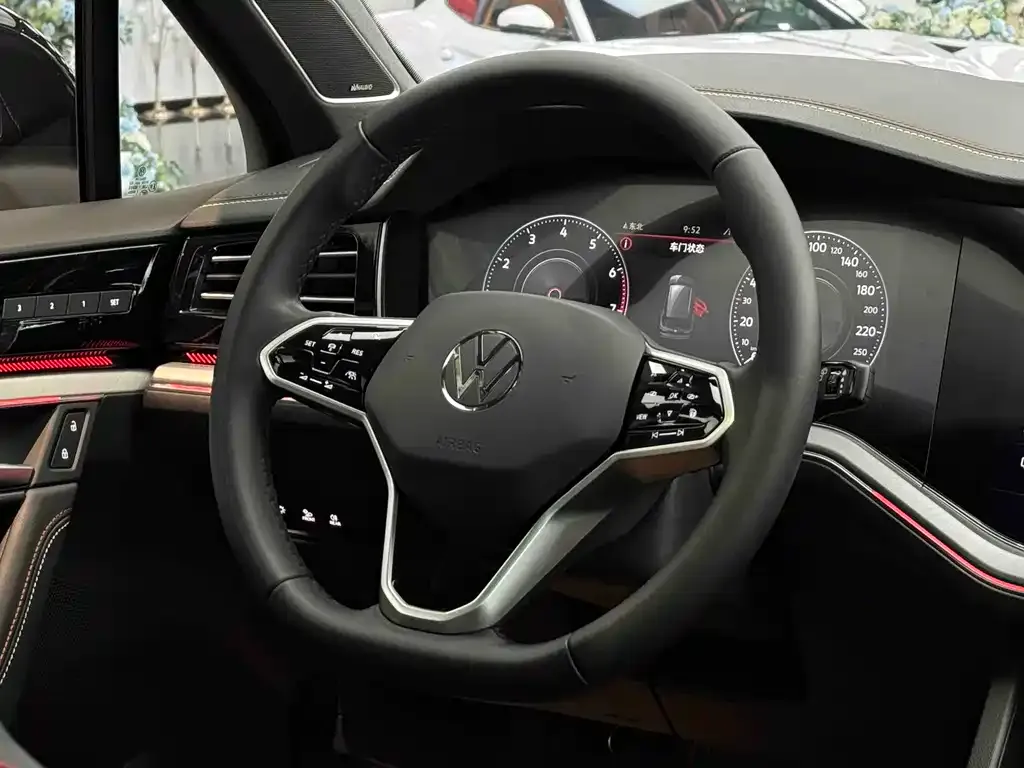 Volkswagen Touareg 2023 из CN, фото 2
