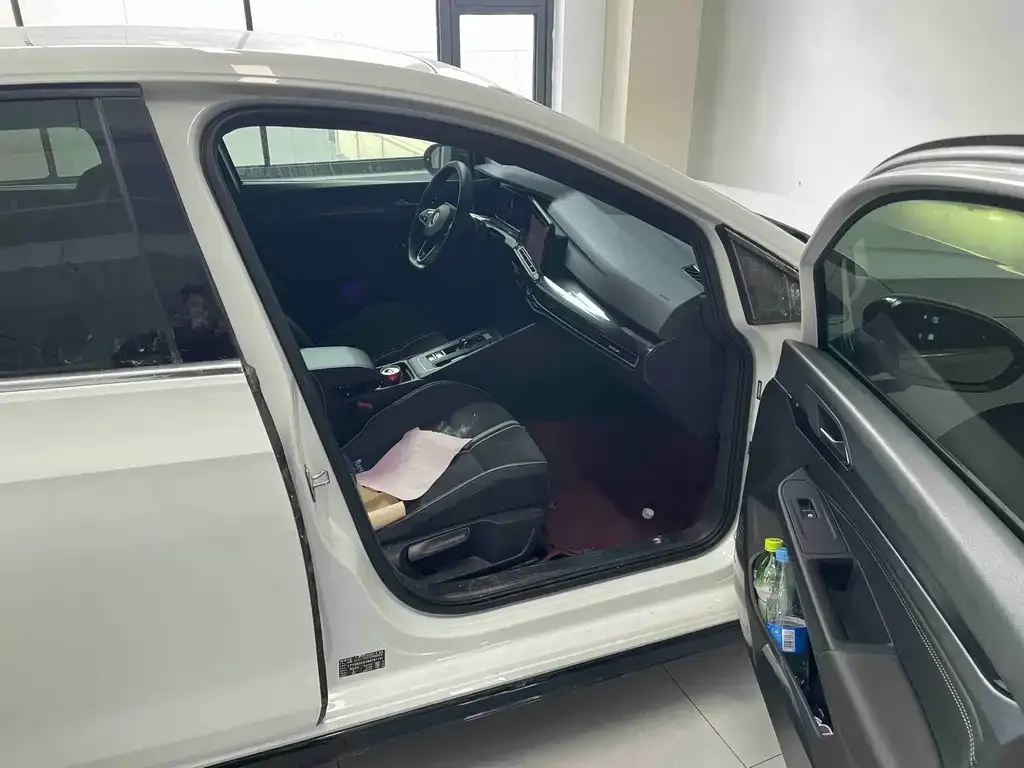 Volkswagen Golf 2022 из CN, фото 8