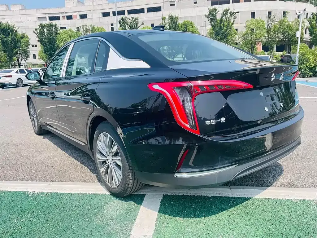 Hongqi E-QM5 — фото 9