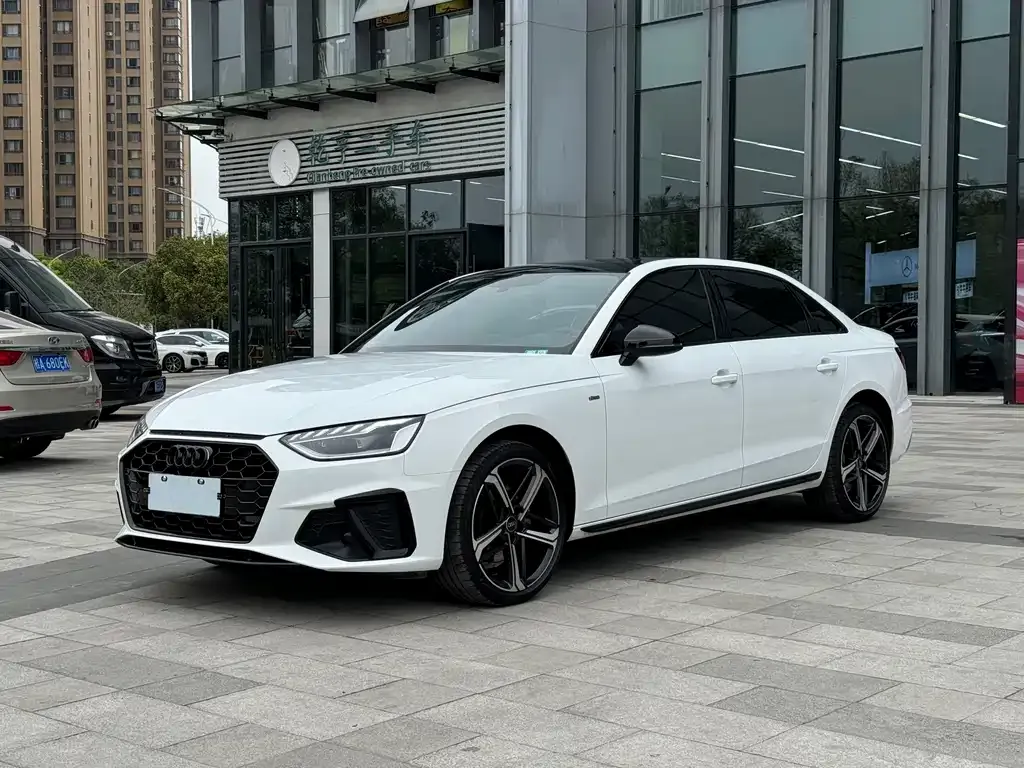Audi A4L — фото 1