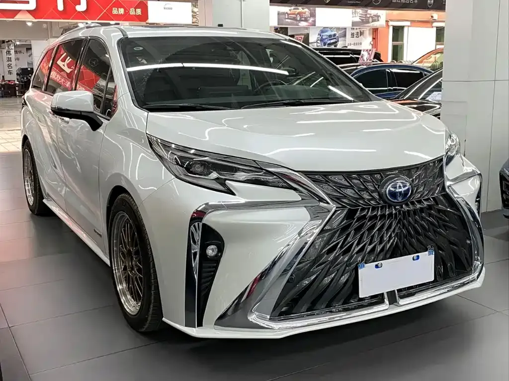 Toyota Sienna 2023 из CN, фото 5