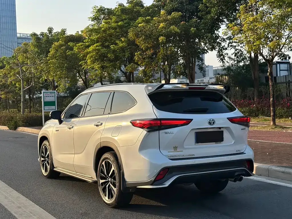 Toyota Crown Kluger 2022 из CN, фото 9