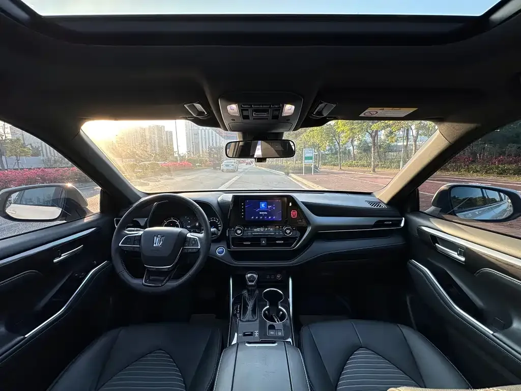 Toyota Crown Kluger 2022 из CN, фото 3