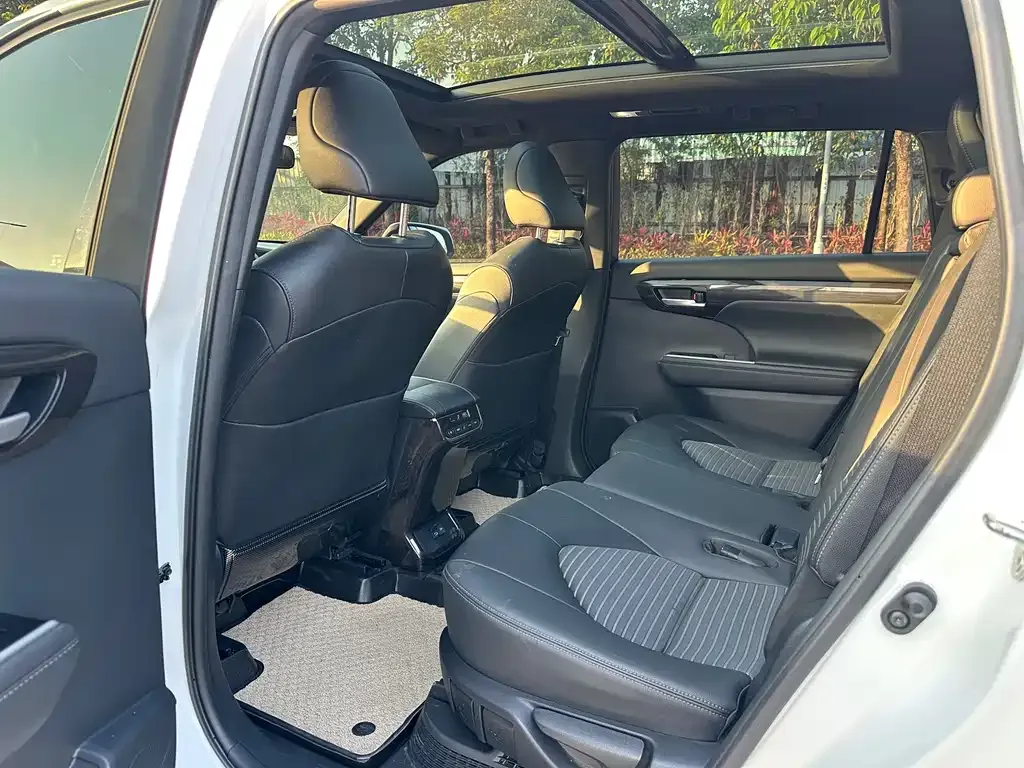 Toyota Crown Kluger 2022 из CN, фото 5