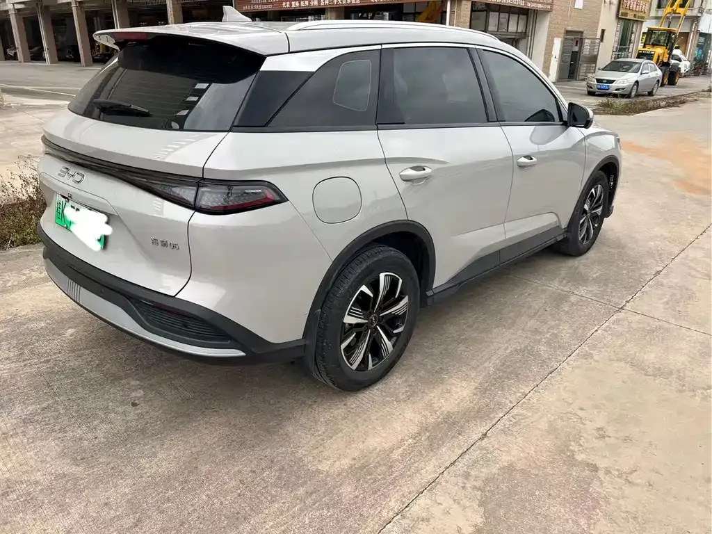 BYD Seal 05 DM-i — фото 8