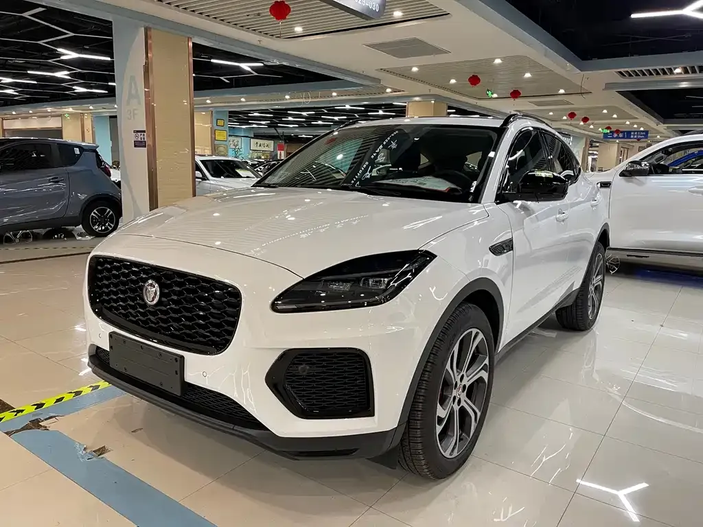 Jaguar E-PACE — фото 1