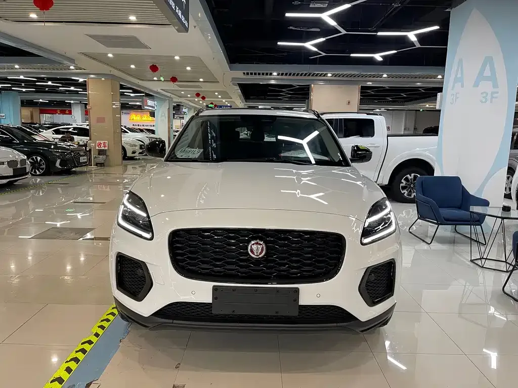 Jaguar E-PACE — фото 5