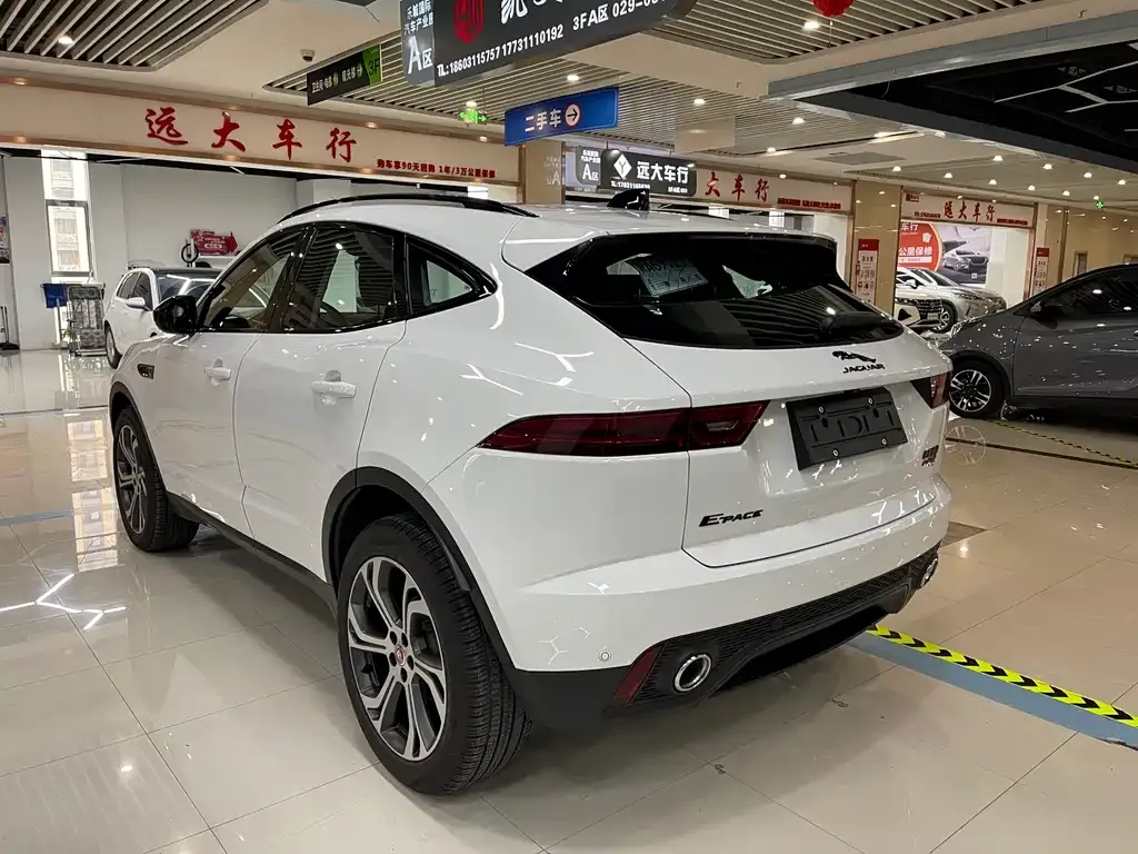 Jaguar E-PACE — фото 6