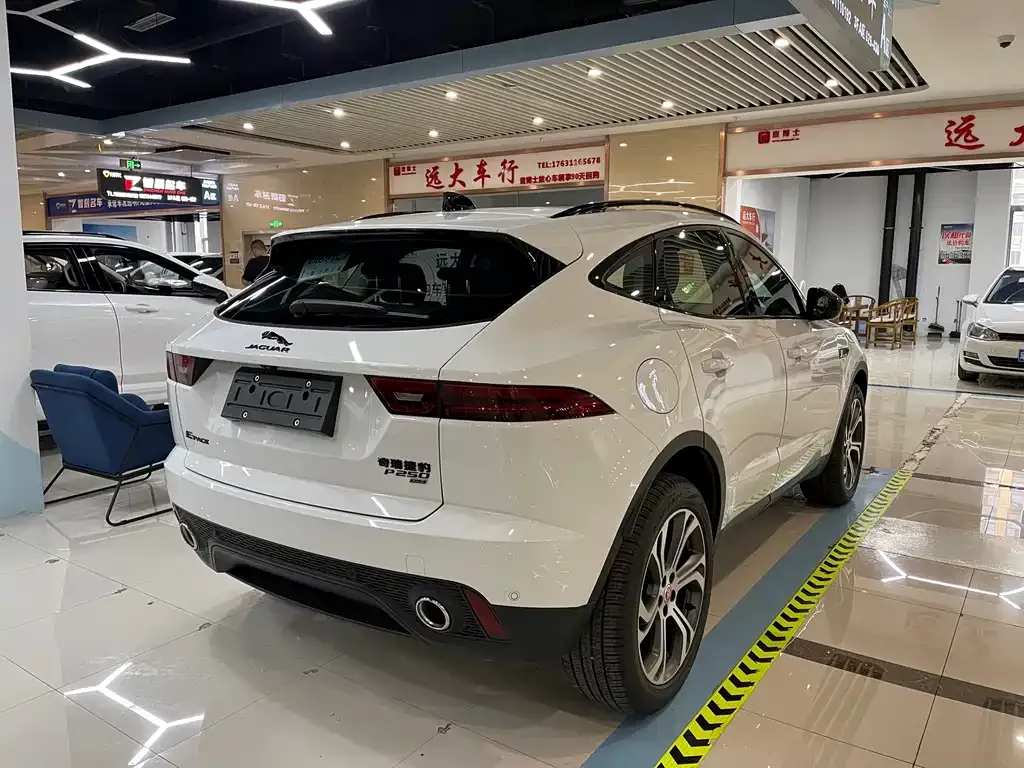 Jaguar E-PACE — фото 3