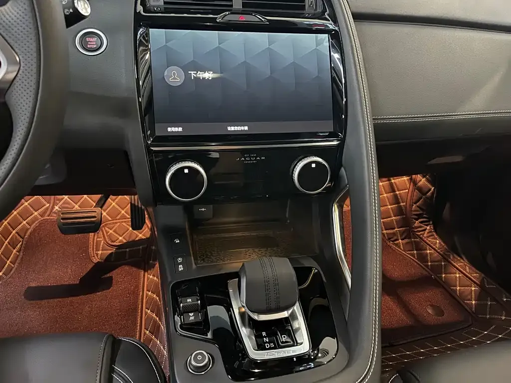 Jaguar E-PACE — фото 8