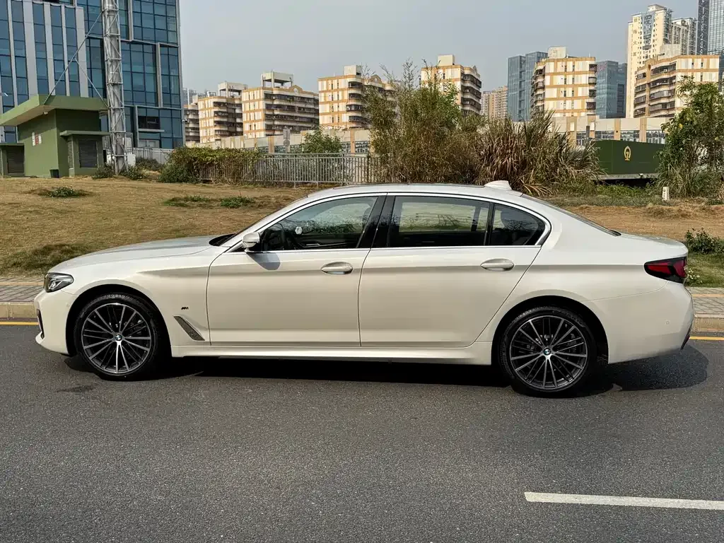 BMW 5 Series — фото 10