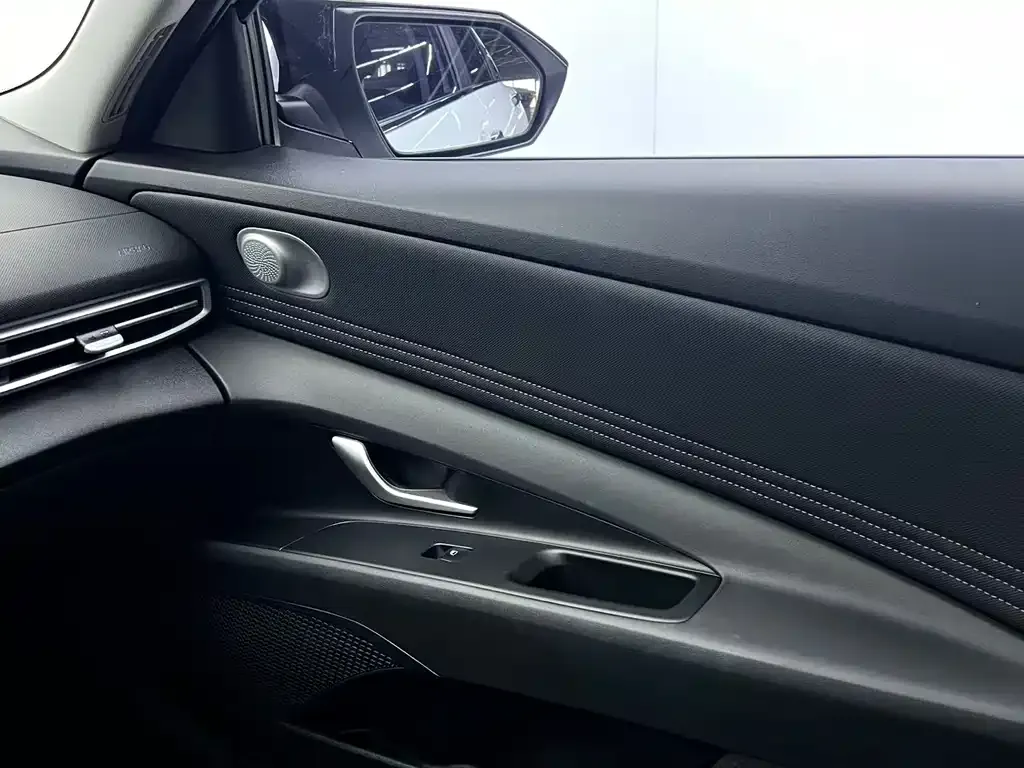 Hyundai Elantra 2023 из CN, фото 5