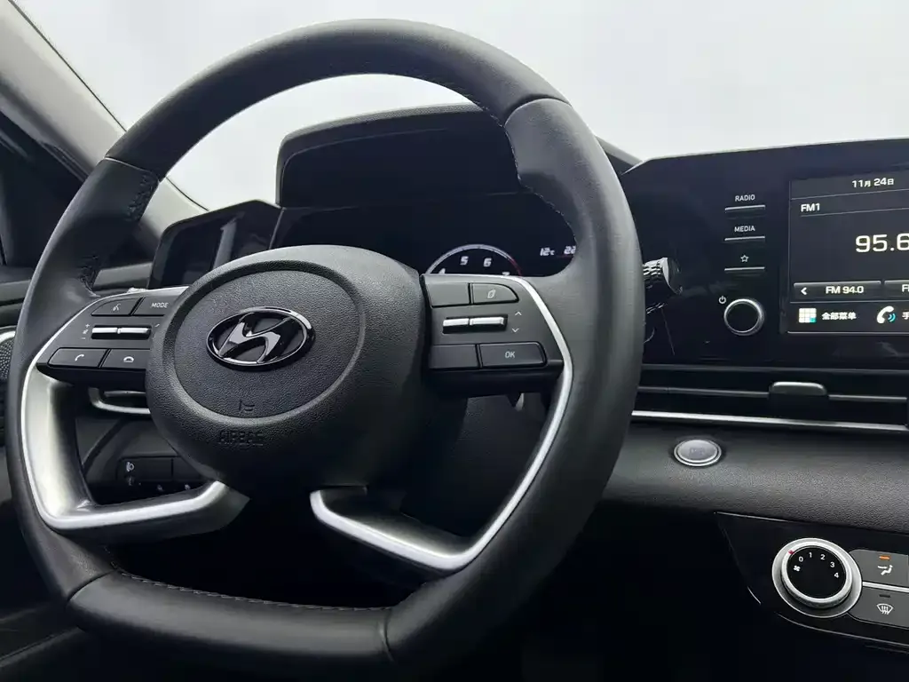 Hyundai Elantra 2023 из CN, фото 7