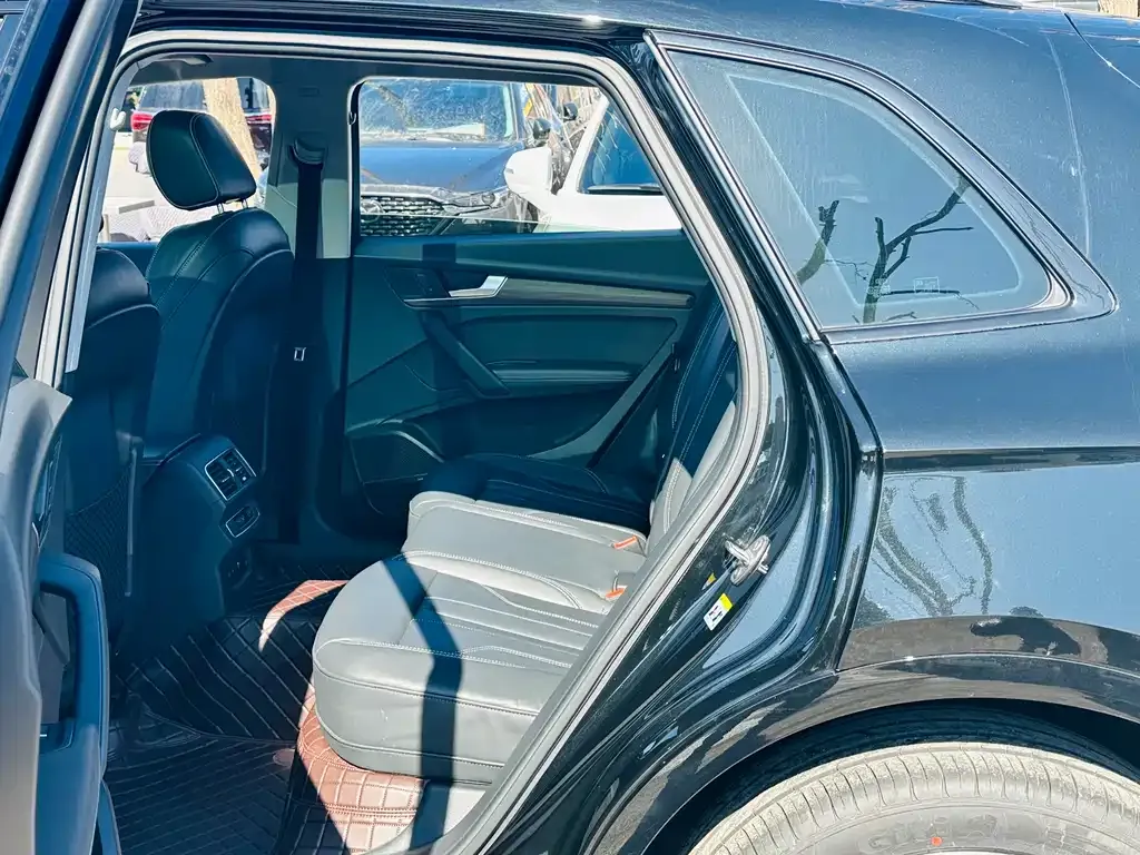 Audi Q5L 2021 из CN, фото 4