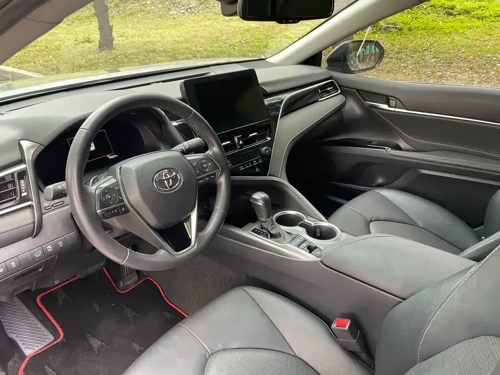 Toyota Camry 2021 из CN, фото 2