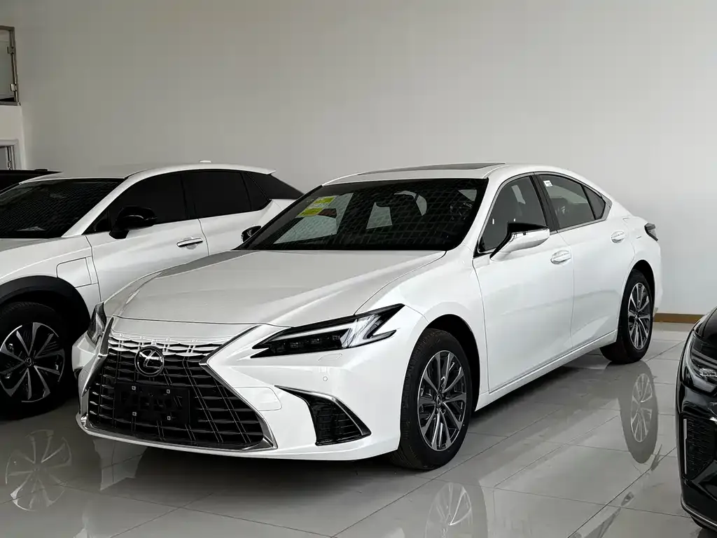 Lexus ES — фото 1