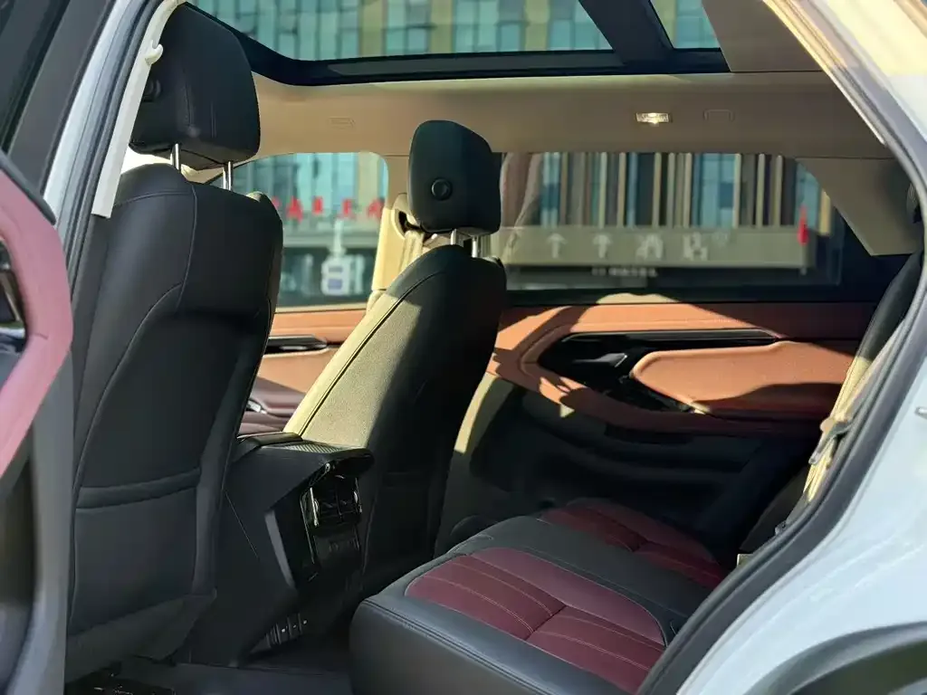 Land Rover Evoque PHEV 2023 из CN, фото 2